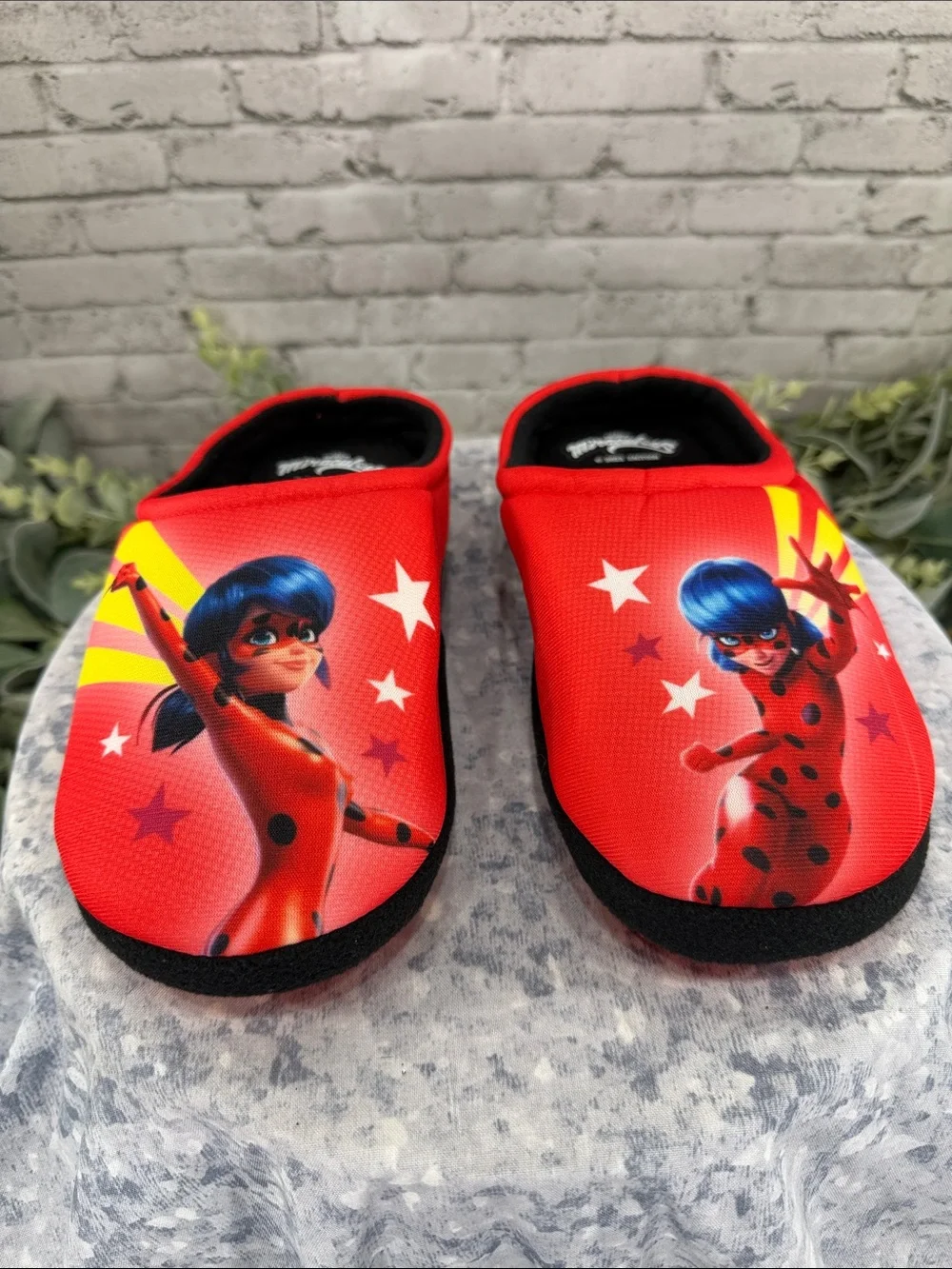 MIRACULOUS “Lady Bug” Red & Yellow Plush Foam Slippers - Girls 2-3 ❤️ NWOT